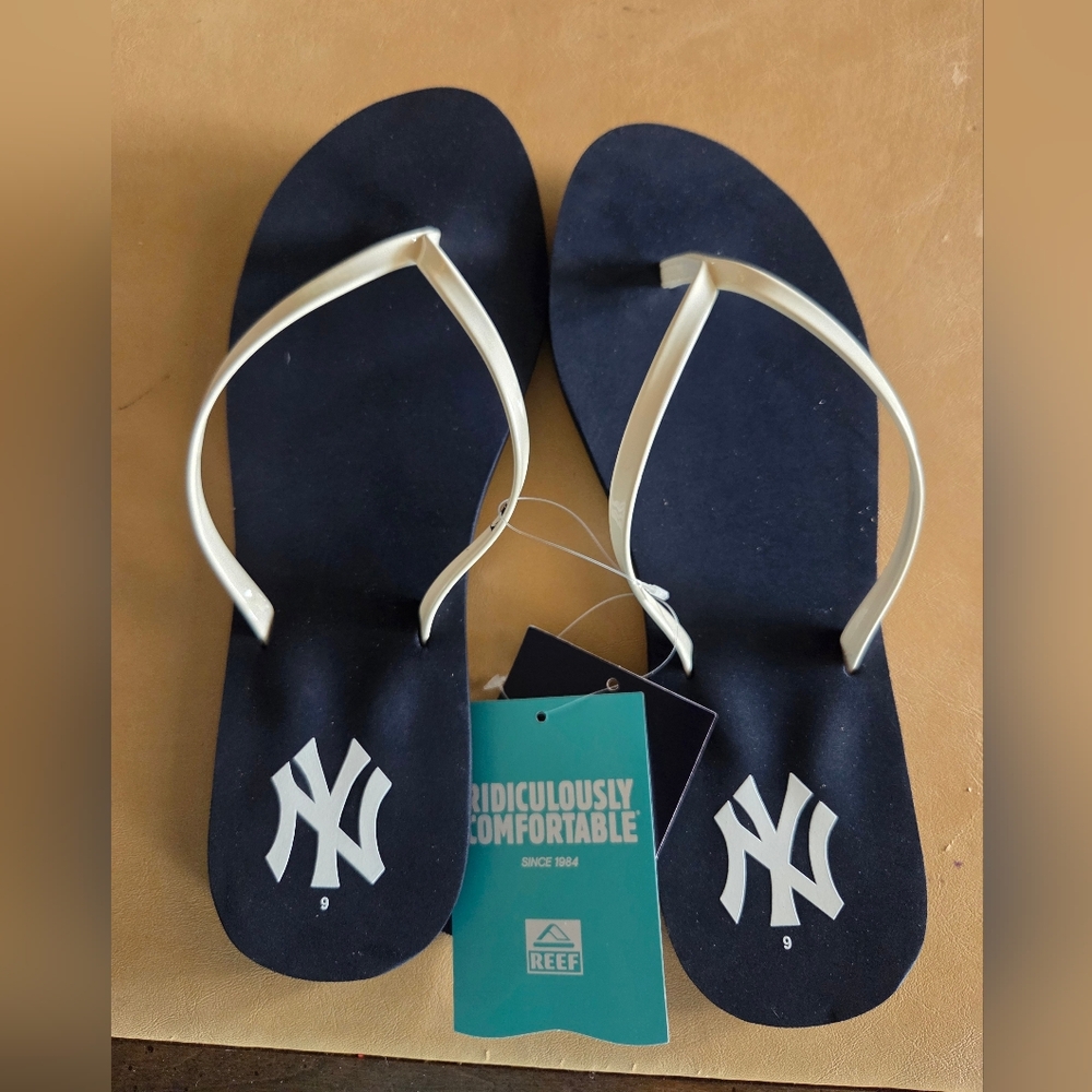 Reef Bliss X MLB Flip Flop Sandals Black New York Yankees Baseball Womens Size 9